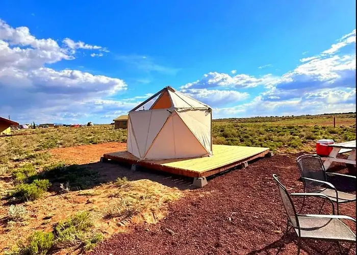 Luxury tent Raptor Ranch Glamping Valle