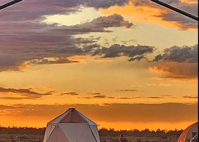 Luxury tent Raptor Ranch Glamping Valle